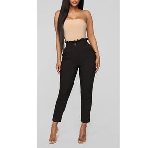 ✨Never Worn, Black Skinny Leg Paper-bag Pants, Small✨